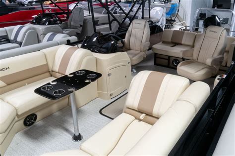 who makes coach pontoons